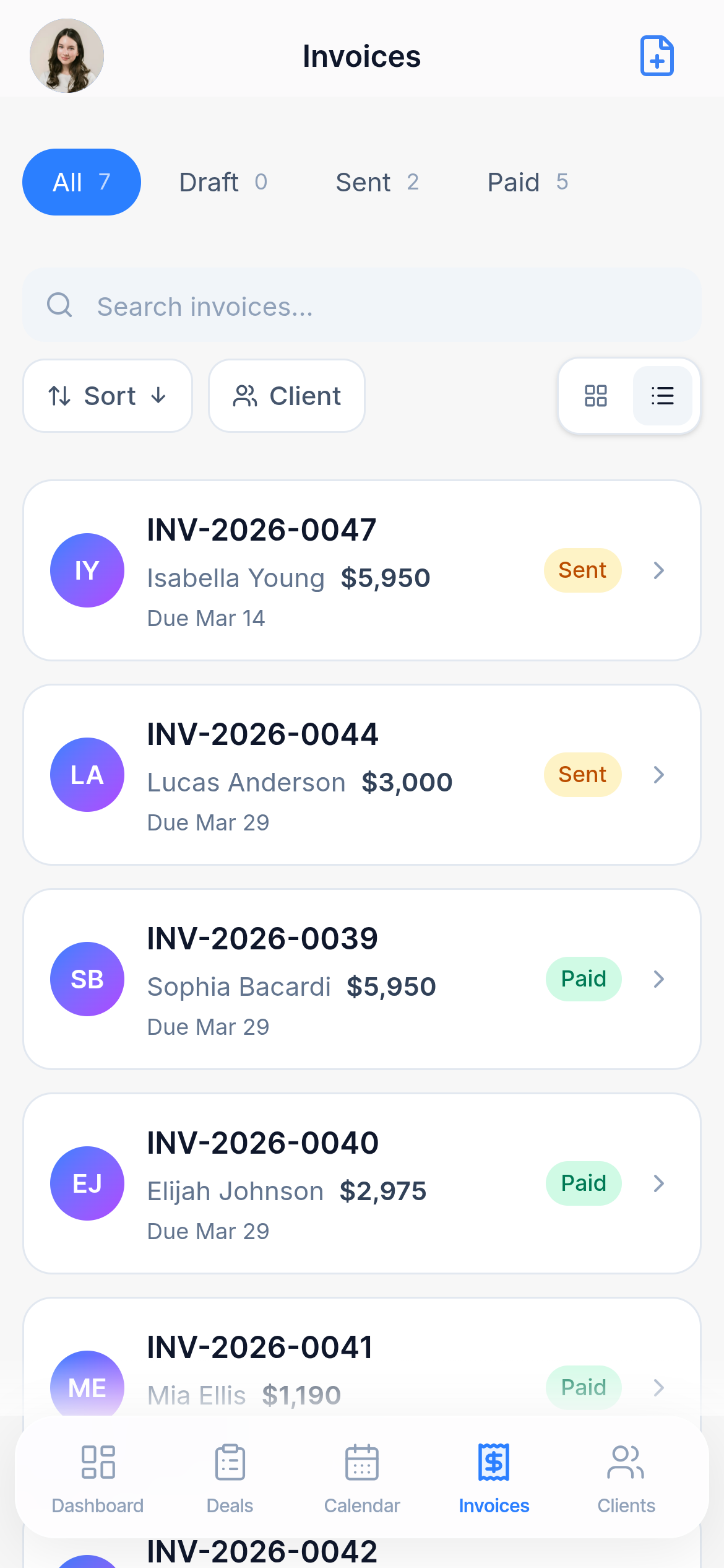 CollabCord mobile invoices view with pending and paid invoice statuses